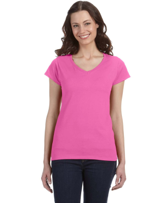 64V00L Gildan Junior Fit Softstyle V-Neck T-Shirt in Azalea